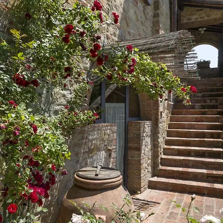 Campoleone Sleeps 12 Pool Wifi فيلة