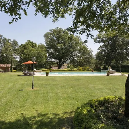 Campoleone Sleeps 12 Pool Wifi فيلة